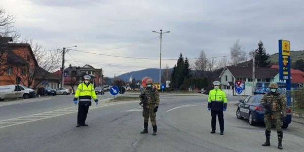 Armata şi Politia pe strazile din Bistrita FOTO Prefectura BN