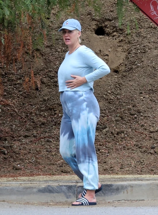 Katy Perry radiază de fericire la doar două luni de la sarcină