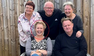 Susan, alături de soț și de frații ei biologici jpg