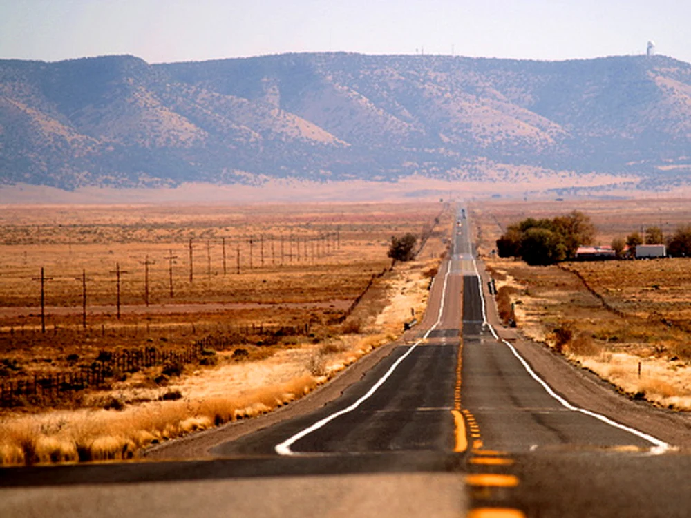 Cele mai frumoase drumuri din lume. Route 66 a inspirat zeci de artişti cu frumuseţea lui şi cu sentimentul de libertate pe care-l oferă celor care-l traversează