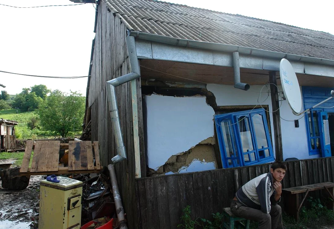 O poliţă obligatorie este de 10 euro, respectiv 20 de euro, în funcţie de tipul locuinţei