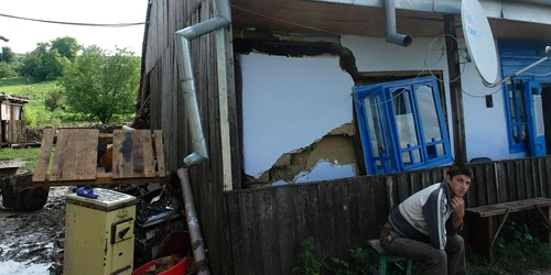 O poliţă obligatorie este de 10 euro, respectiv 20 de euro, în funcţie de tipul locuinţei