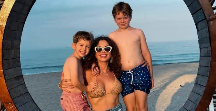 Iasmina și copiii, la Mamaia foto: Facebook 