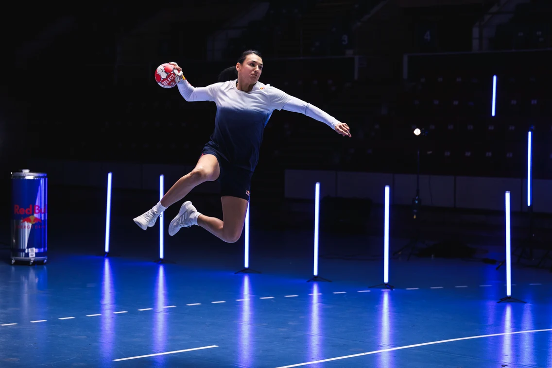 Cristina Neagu a fost desemnată de patru ori cea mai bună jucătoare a lumii. Foto: Red Bull 