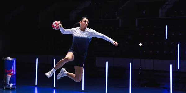 MS The Science Behind Cristina Neagu's Shot 2489 jpg
