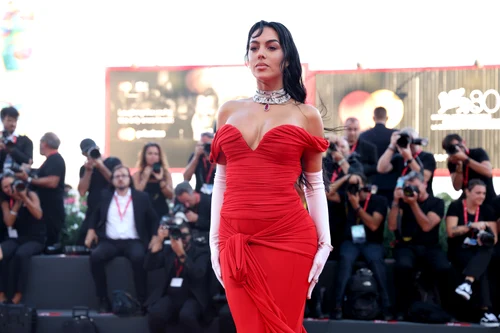 Georgina Rodriguez pe covorul roșu de la Veneția, 2023, Getty