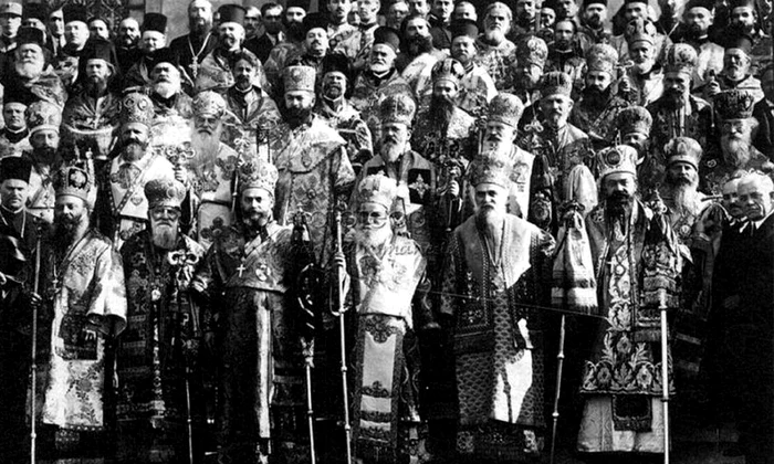 6 mai: Patriarhia din Constantinopol recunoştea Biserica Regatului României ca fiind autocefală jpeg