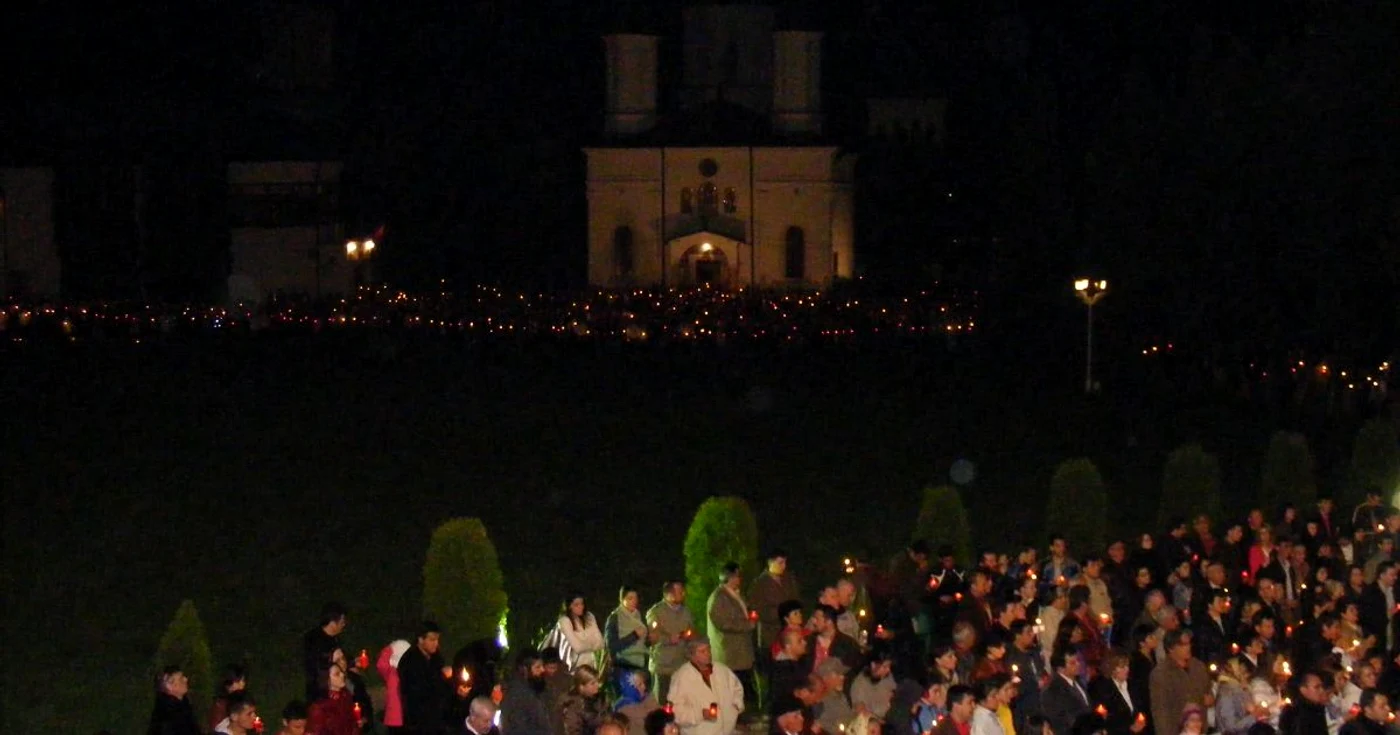 Râmnicenii o să ia Lumină sfântă de la Arhiepiscopie, la slujba de Înviere