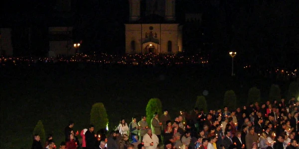 Râmnicenii o să ia Lumină sfântă de la Arhiepiscopie, la slujba de Înviere