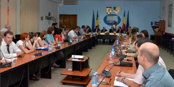 Consilierii județeni iau în discuție alocarea de fonduri pentru primăriile din județ