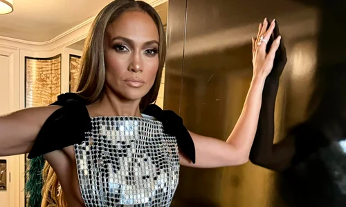  Jennifer Lopez la premiera filmului Unstoppable de la Toronto   FOTO Instagram (1) jpg