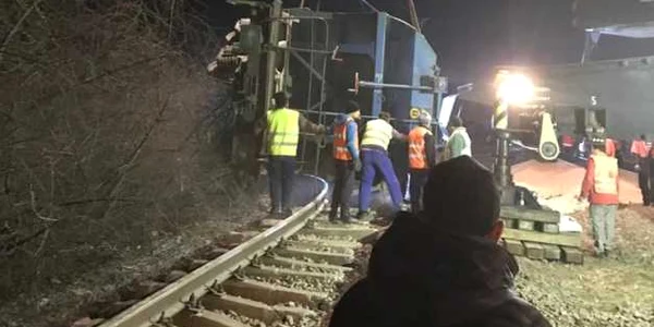 tren deraiat olt