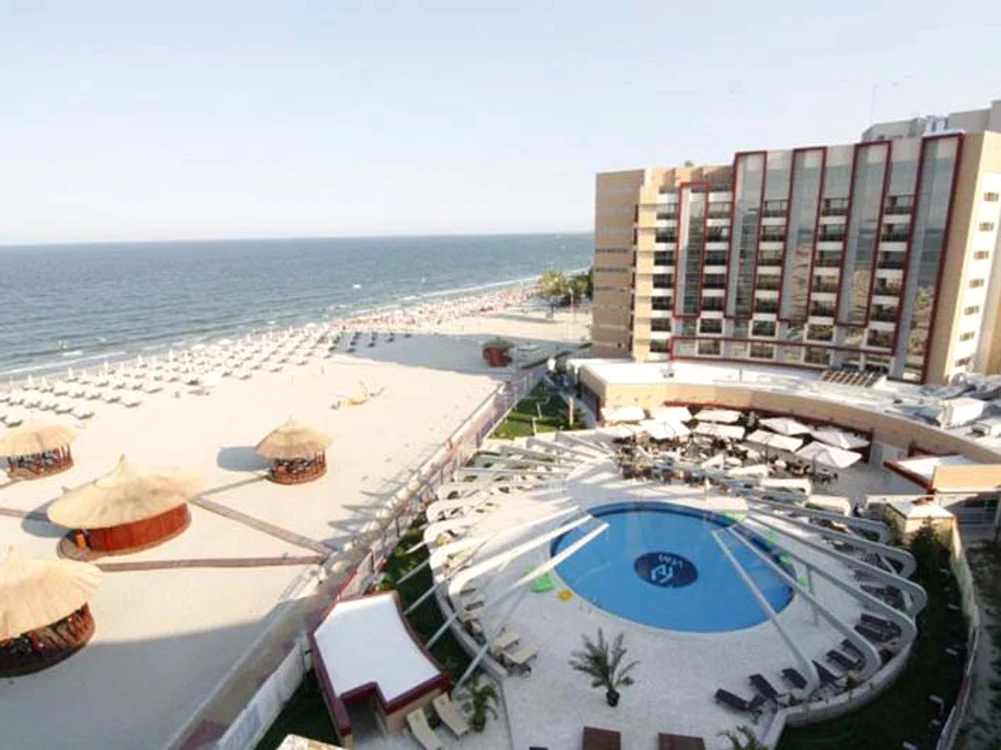 O cameră la Hotel Vega din Mamaia costă 2.150 de lei pe noapte