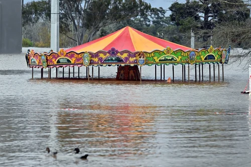 Mii de locuitori din Sydney au fost evacuaţi după ce inundaţiile au atins cote foarte mari. FOTO EPA-EFE