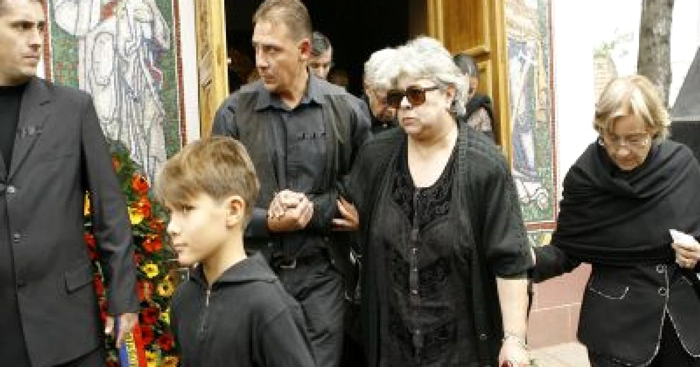 Mihaela Tonitza Iordache, la ]nmormântarea lui Ştefan Iordache