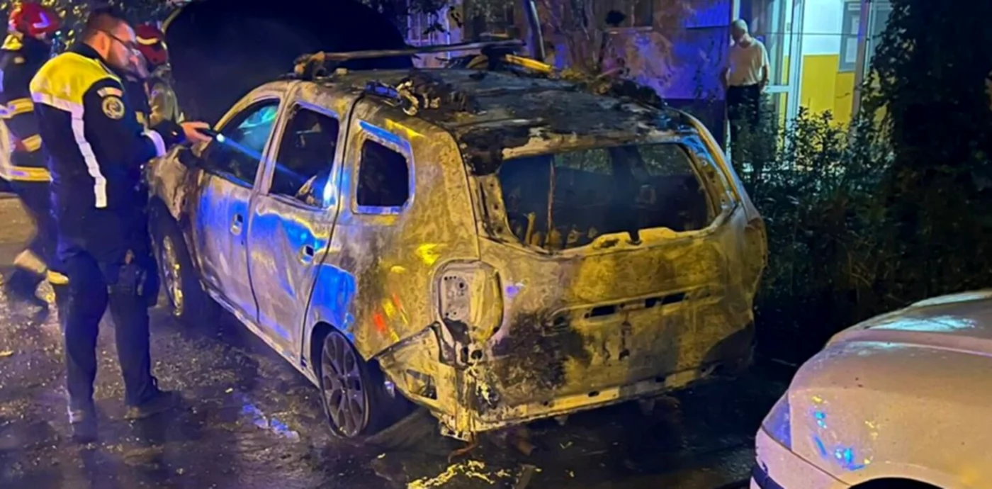 Mașina a fost distrusă aproape în totalitate