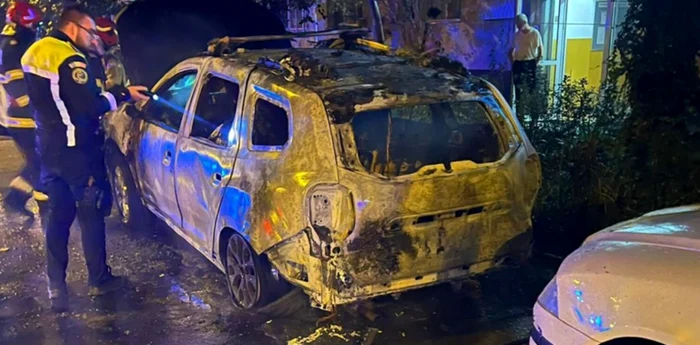 Mașina a fost distrusă aproape în totalitate