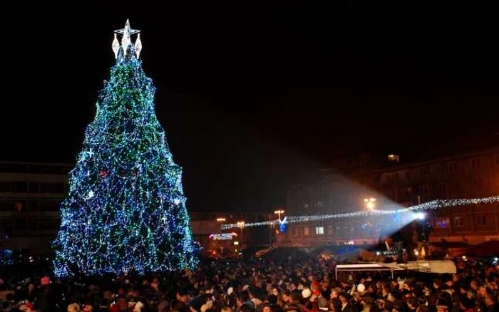 Tot de 1 decembrie se va aprinde şi iluminatul ornamental Foto: Adevărul