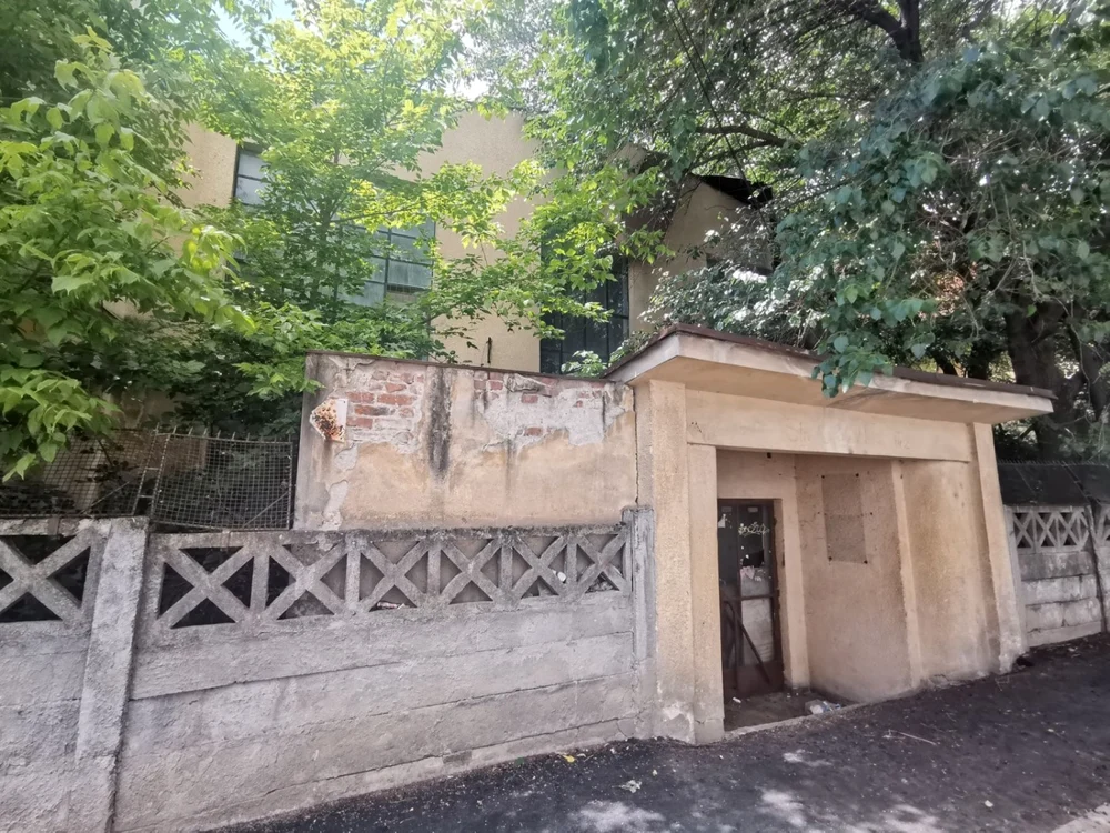 Imobiul abandonat de pe strada Cuvin nr.2 FOTO Ş.Both