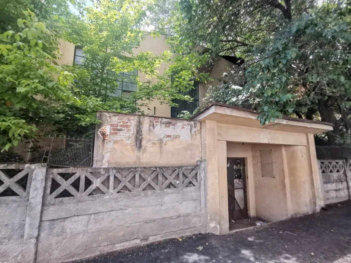 Imobiul abandonat de pe strada Cuvin nr.2 FOTO Ş.Both