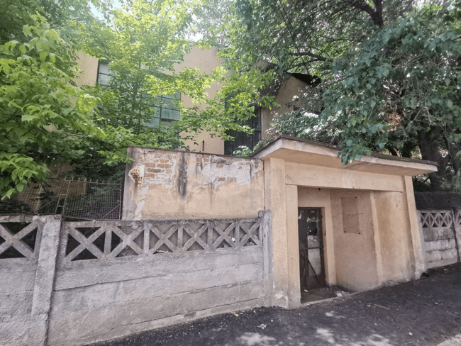 Imobiul abandonat de pe strada Cuvin nr.2 FOTO Ş.Both