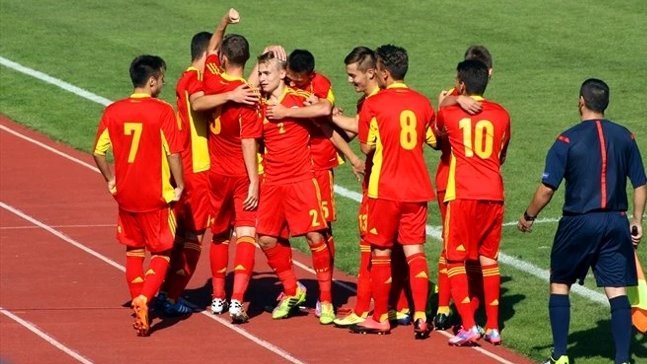 Ianis Hagi (nr.10) se bucură alături de colegii săi