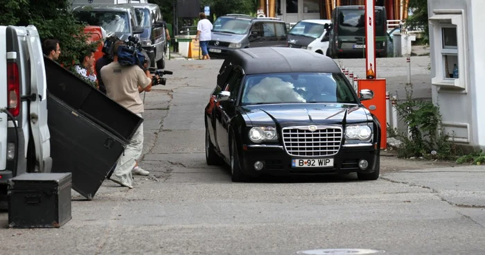 Trupul neînsufleţit al lui Nae Nicolae a fost ridicat de la INML, după finalizarea necropsiei FOTO Click!