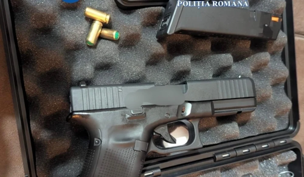 Arme şi muniţie introduse ilegal în țară, ridicate de poliţişti în urma unor percheziţii desfășurate în Constanța