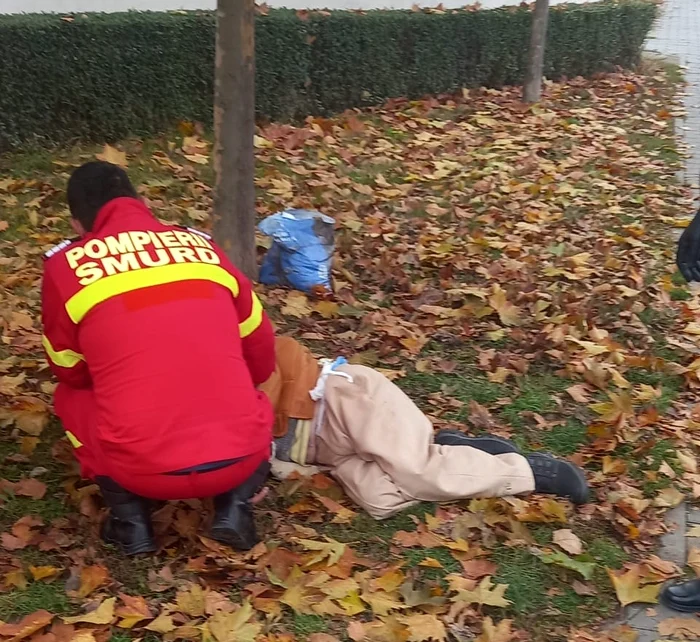 Bărbatul a fost preluat de SMURD și dus la Spital. FOTO Poliția Locală Pitești