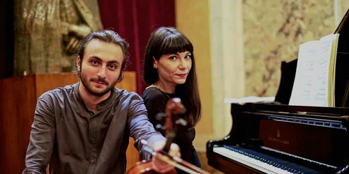 Violonistul Aron Cavassi şi pianista Eliza Puchianu.