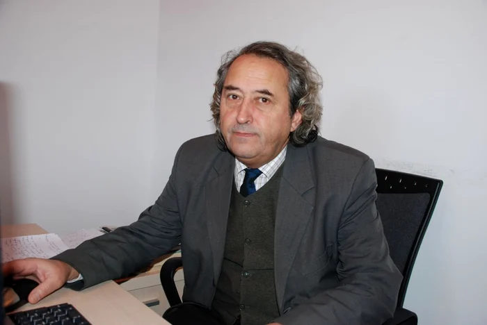 Valentin Popa predă Filozofia de 15 ani la "Constantin Brâncoveanu"