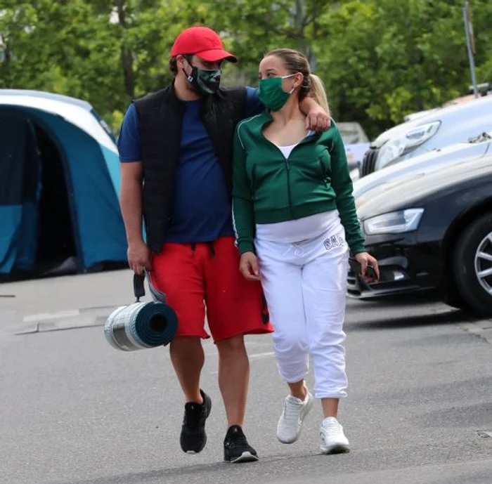 
    Augustin Viziru, protector cu iubita luifoto: www.cancan.ro  