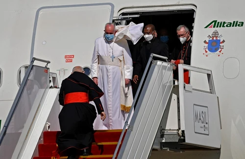 Papa Francisc a ajuns în IrakFoto: AFP