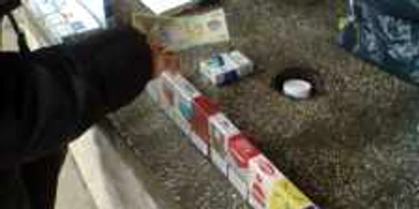 Ţigările de contrabandă au tarabă proprie în Piaţa Someş