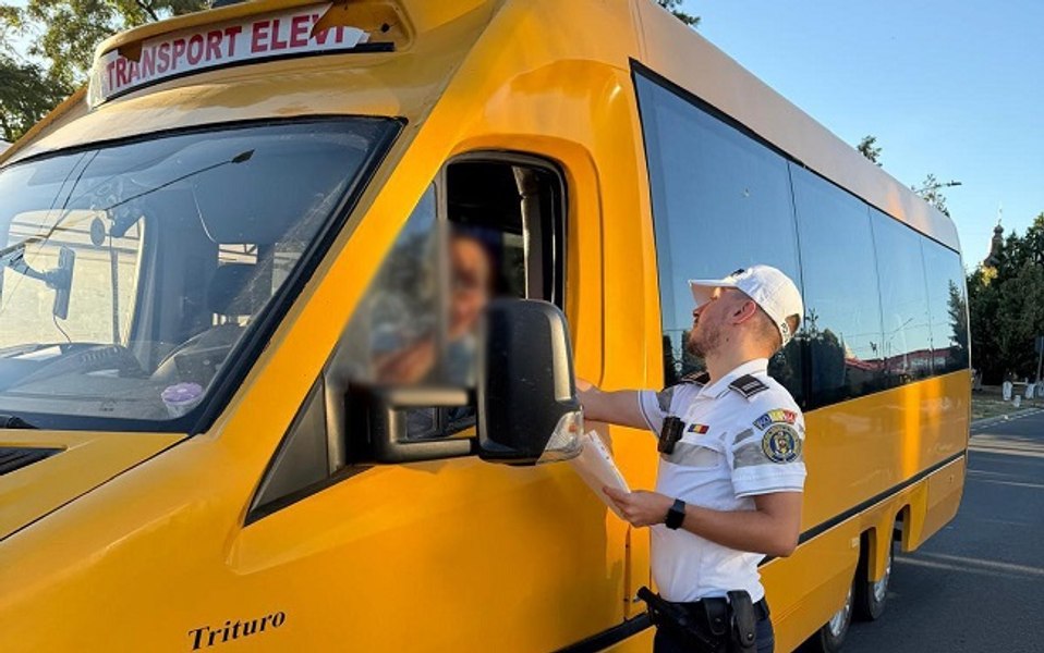 Șofer de microbuz școlar prins băut la volan în Timiș, în timp ce transporta 14 elevi