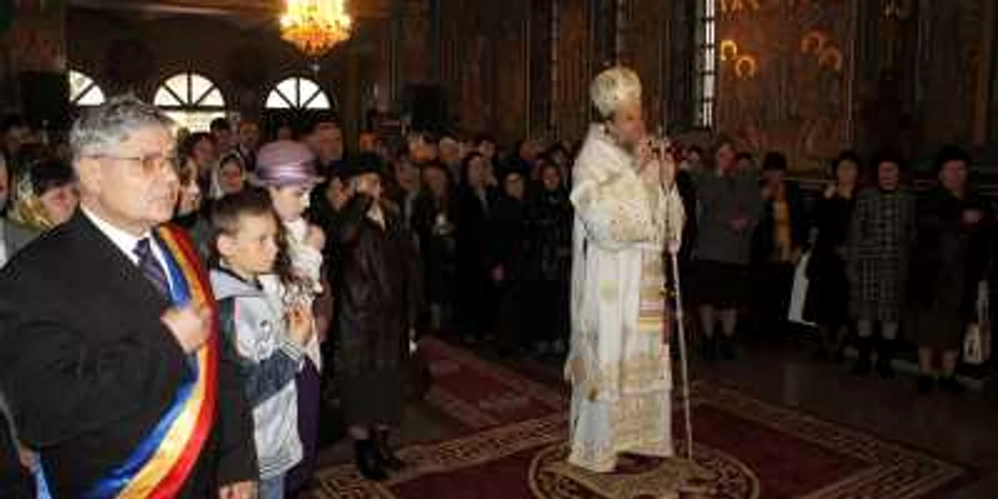 Primarul Nicolae Dragu, prezent la Sfânta Liturghie din a doua zi de Paşte