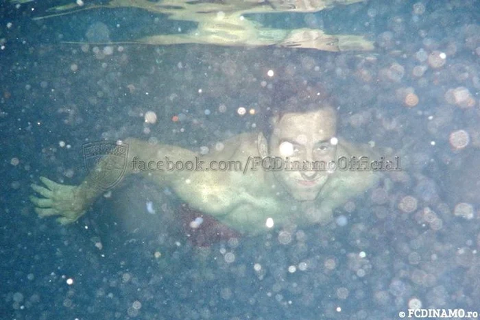 Dinamoviştii la piscină