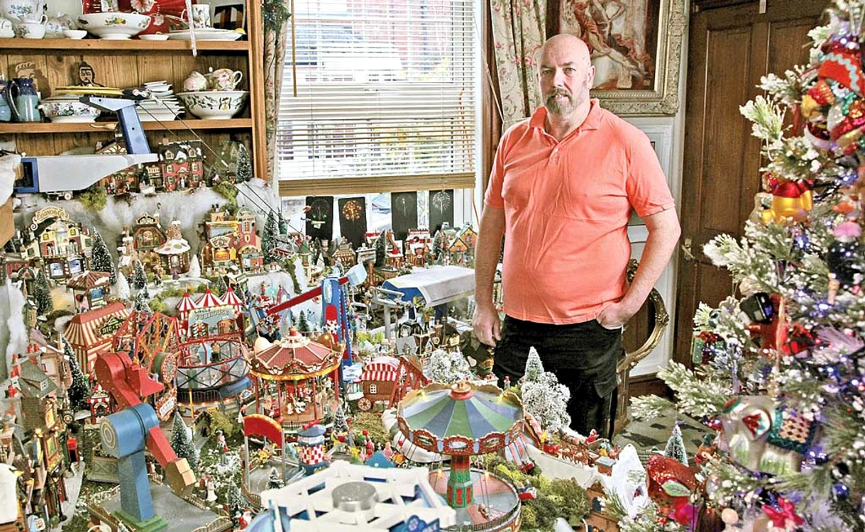 
    Lee Gilbert a început  să colecţioneze  decoraţiuni încă din 2010  