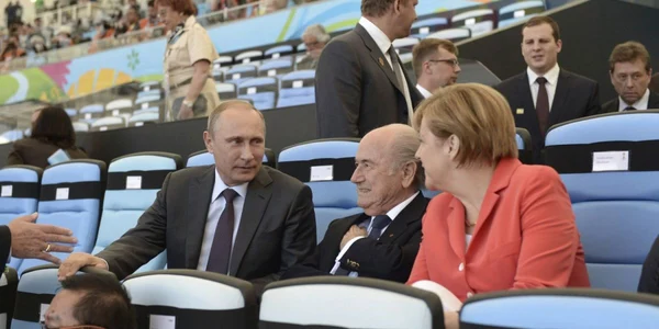 Sepp Blatter Angela Merkel Vladimir Putin CM 2014 FOTO Reuters
