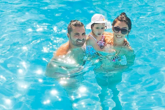 
    De când s-a căsătorit cu  Raluca, Pepe are o viaţă  de familie liniştită  