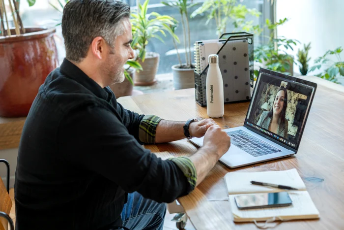 Cel mai des, escrocii refuză video call-urile Foto: Unsplash.com