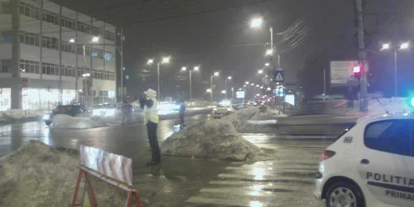 Traficul a fost blocat ore in sir pentru deszapezire