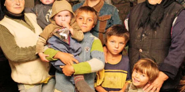 Şapte fraţi, despărţiţi de traiul în mizerie