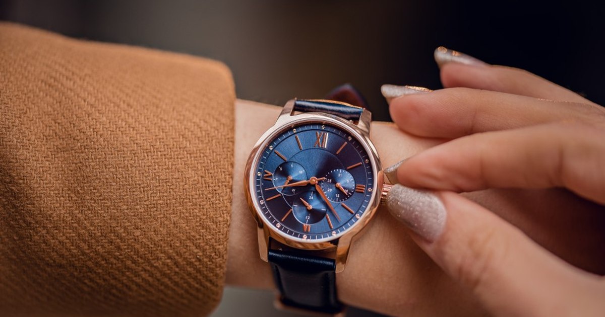 Cuplu de români, în fața judecătorilor din Germania după ce a furat ceasuri de lux de la persoane vârstnice. Ce metodă foloseau