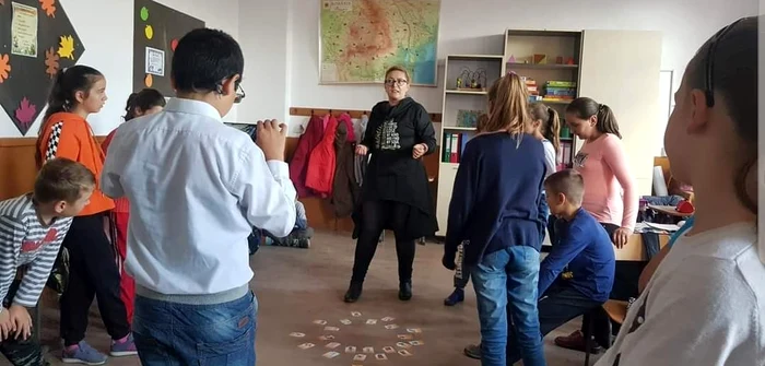 Jocurile sunt ceva obișnuit la orele Pamelei Popa FOTO arhiva personală