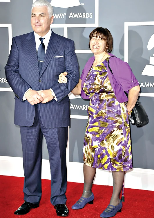 Mitch şi Janis,  singurii  moştenitori  ai fiicei