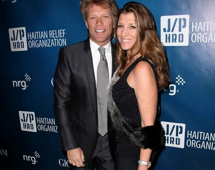 
    Starul rock şi iubita lui de liceu Dorothea s-au căsătorit în Las Vegas în 1989 @shutterstockclickpentrufemei.ro  