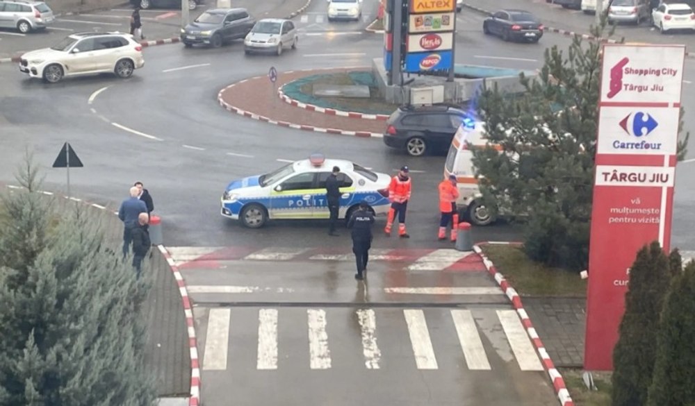 Amenințare cu bombă la mall-ul din Târgu Jiu, venită pe e-mail. Toate persoanele și mașinile au fost evacuate