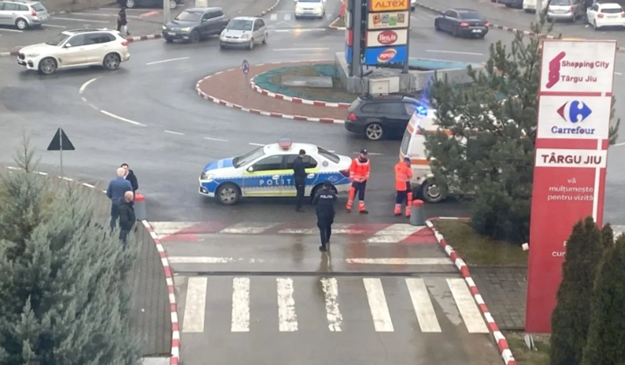 Toate persoanele aflate în mall au fost evacuate Foto: TV Sud