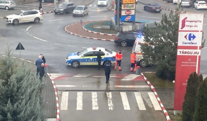 Toate persoanele aflate în mall au fost evacuate Foto: TV Sud